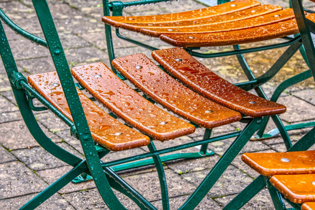 garden table and chair