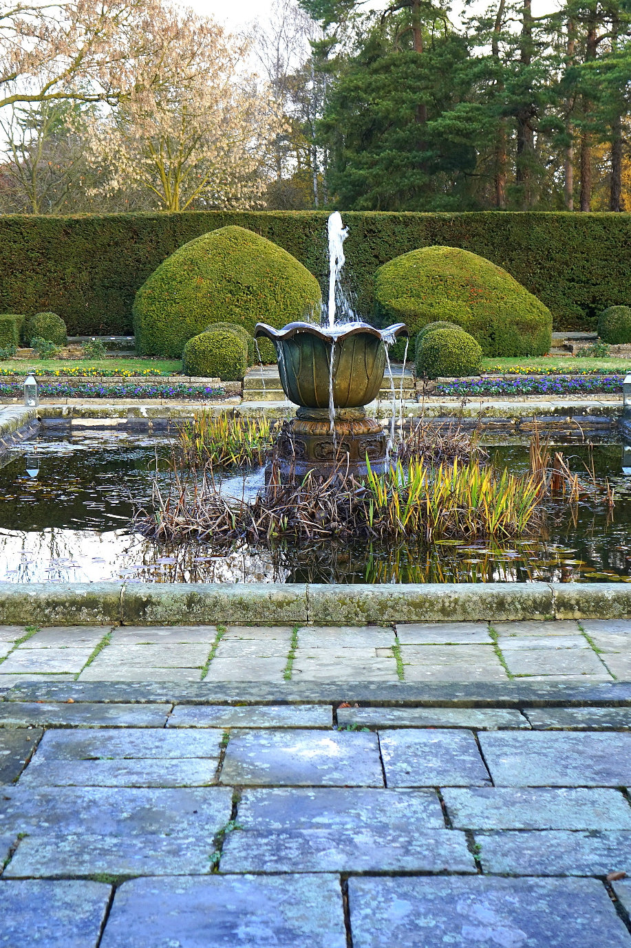 Round water feature